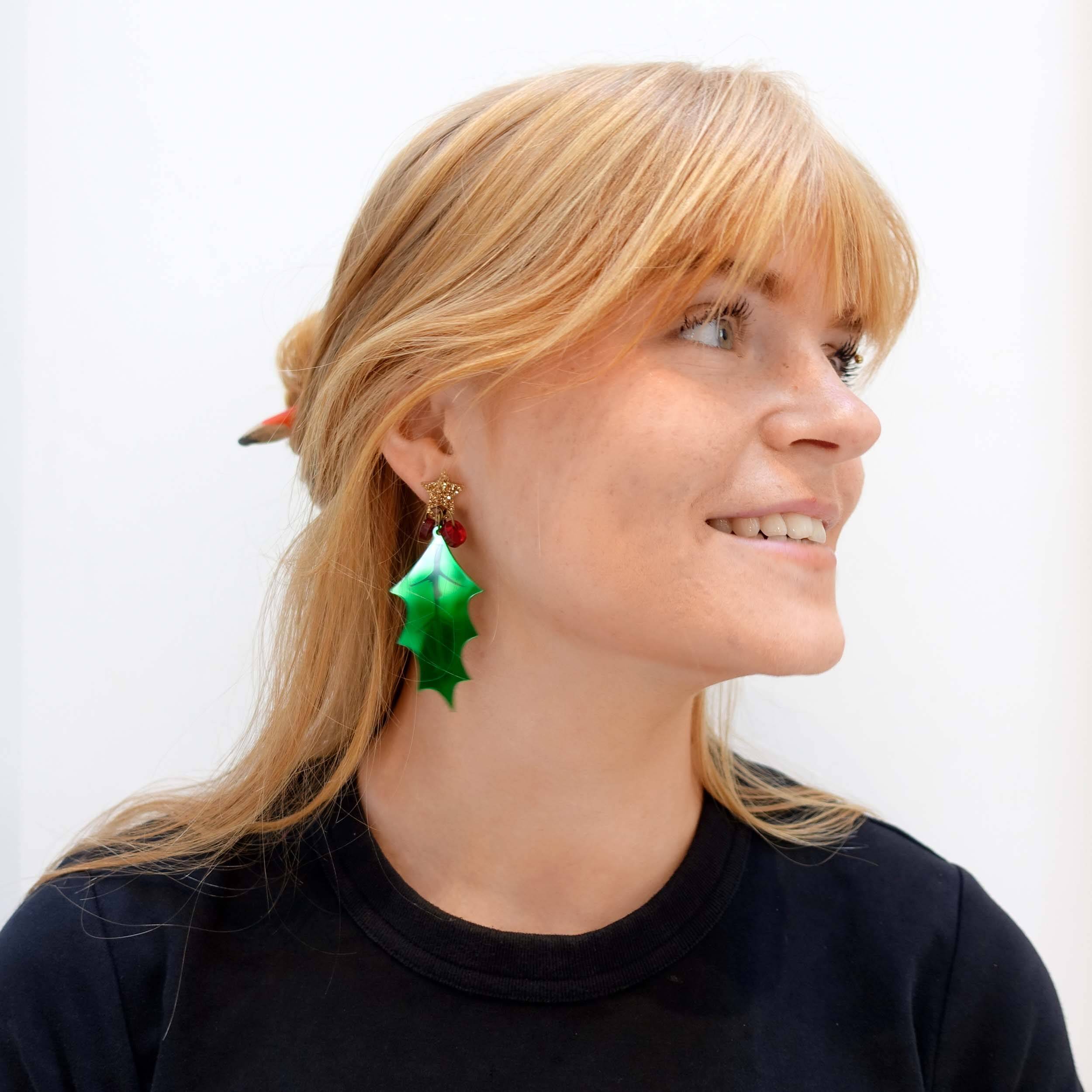 Eliza wears the Statement Holly earrings.