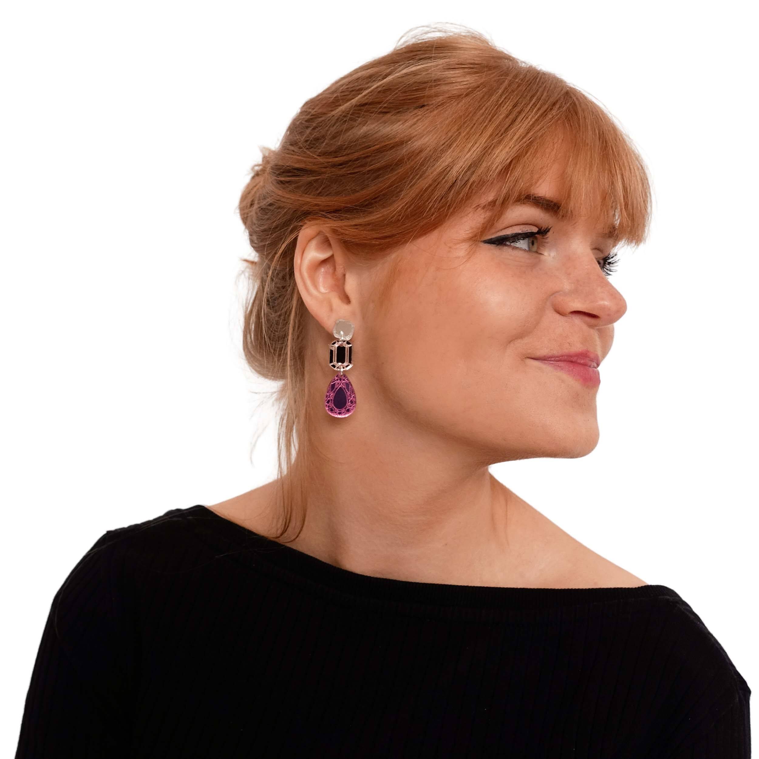 Eliza wears medium Belle Epoque earrings in pink.