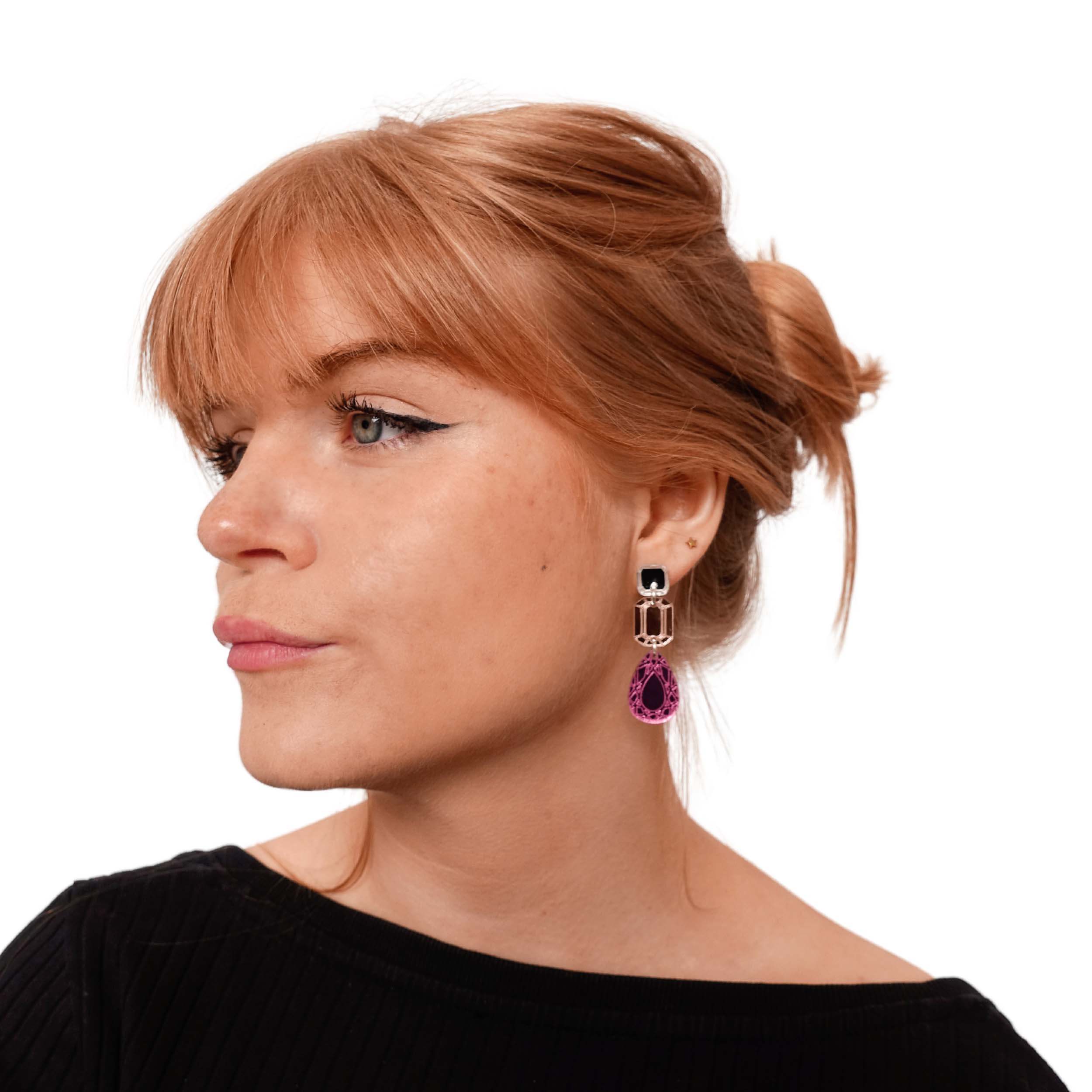 Eliza wears medium Belle Epoque jewel earrings in pink.